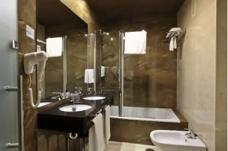 Hotel Tiburon