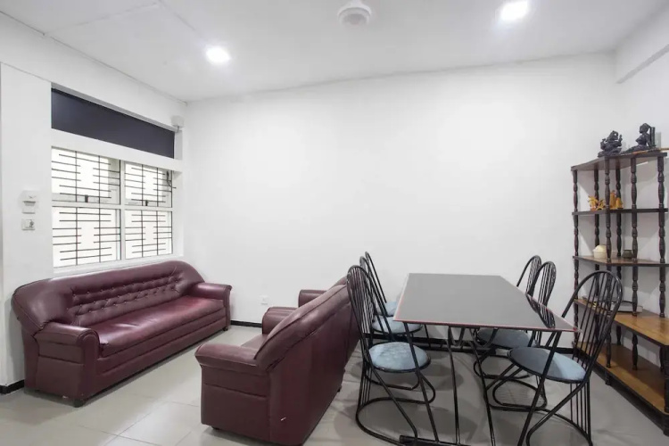 Manning 2BR Apartment in Wellawatta with AC