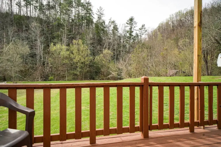 Sevierville Home w/ Hot Tub ~ 4 Mi to Dollywood!