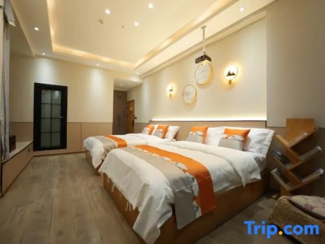 Standard Twin room with river view