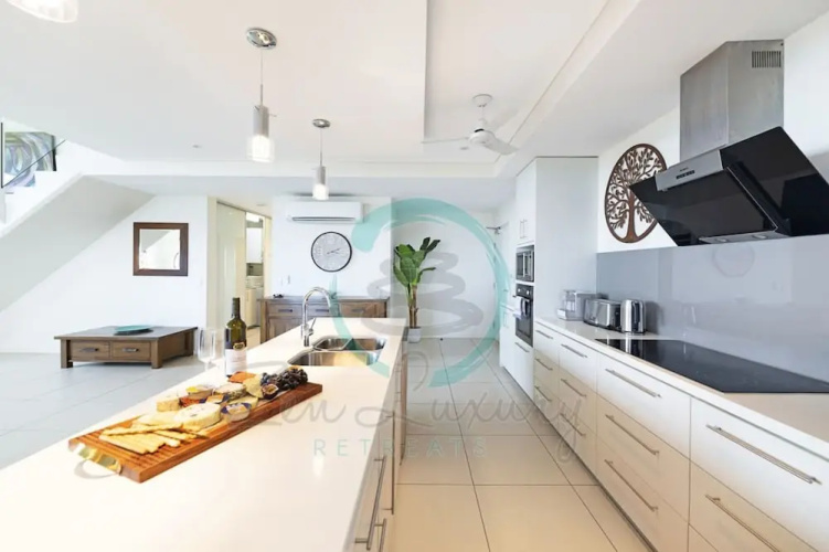 Zen Ocean View Ph Spacious Living Pool Parking