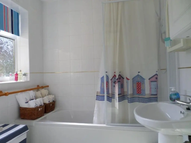 3 Bedrooms Cottage