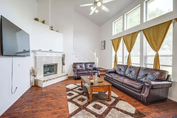 3 Mi to Dfw: Pet-friendly Euless Home