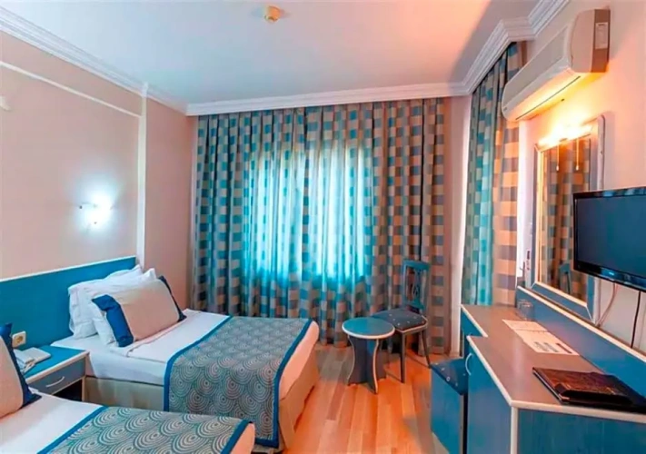 Standard Double room with balcony and with partial sea view