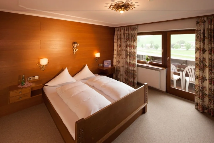 Economy Double room with balcony and with mountain view