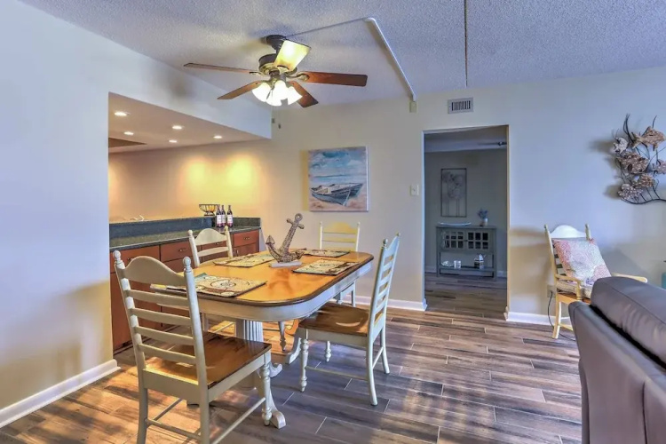 Chic Myrtle Beach Seaside Escape w/ Pool Access!