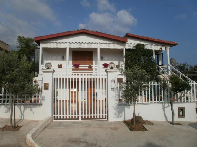 4 Bedrooms Cottage