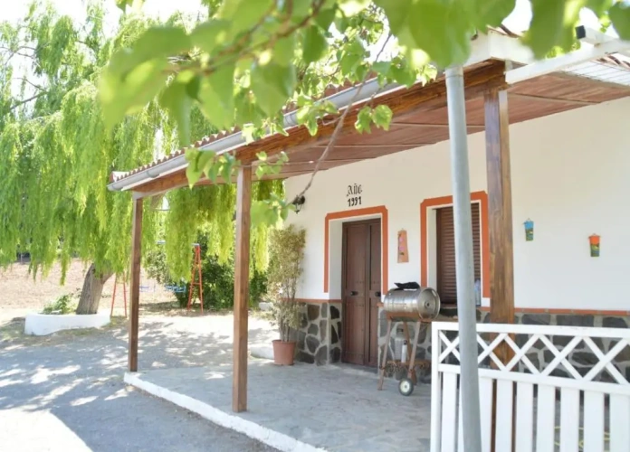 3 Bedrooms Cottage