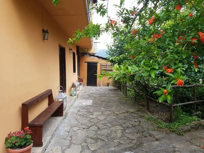 2 Bedrooms Quintuple Cottage