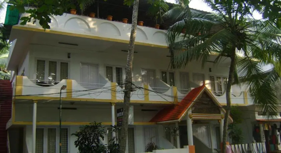 White House Beach Resort