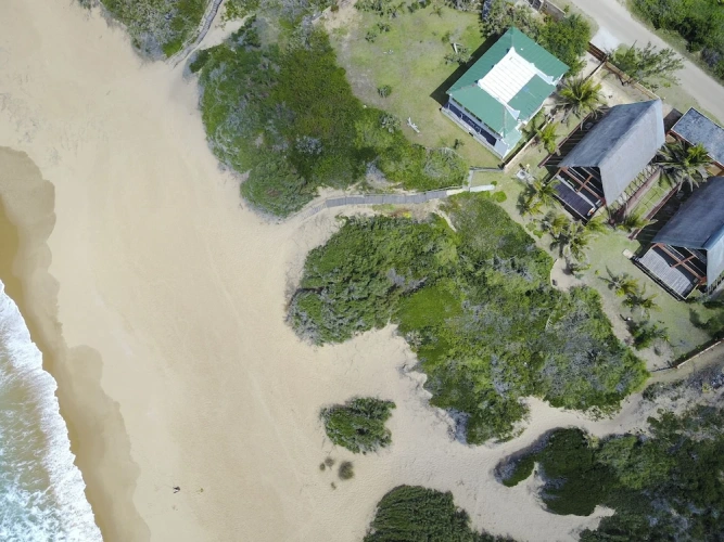 3 Bedrooms Cottage beachfront