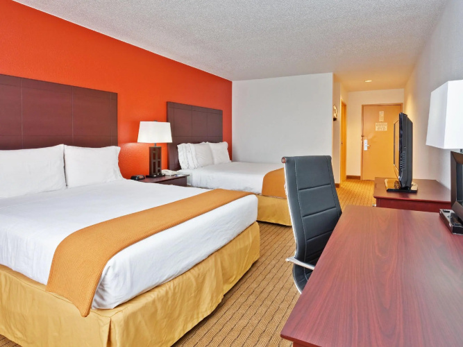 Holiday Inn Express Hotel & Suites Chicago-Algonquin by IHG