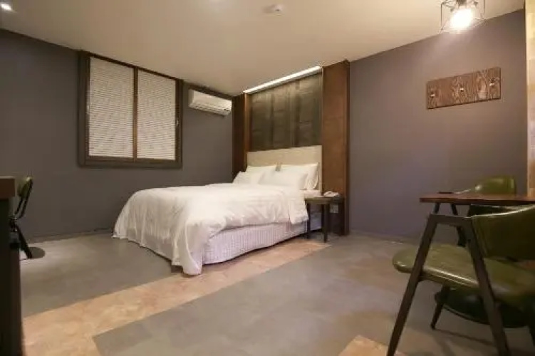 Hotel 7