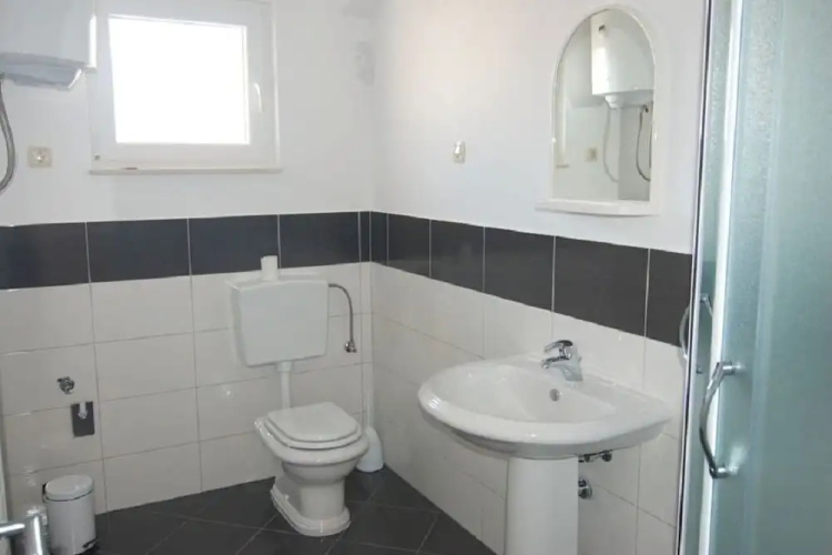 Central - 40m From the Beach - A3