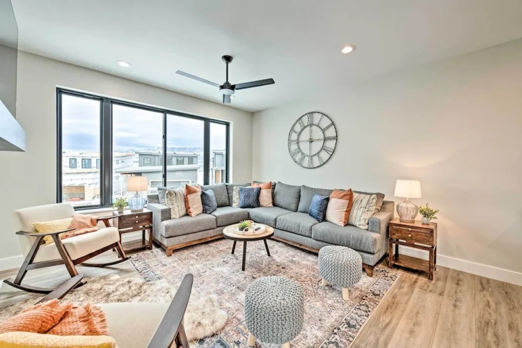 5 Bedrooms Apartment with balcony