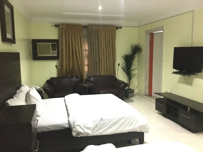 Deluxe Suite