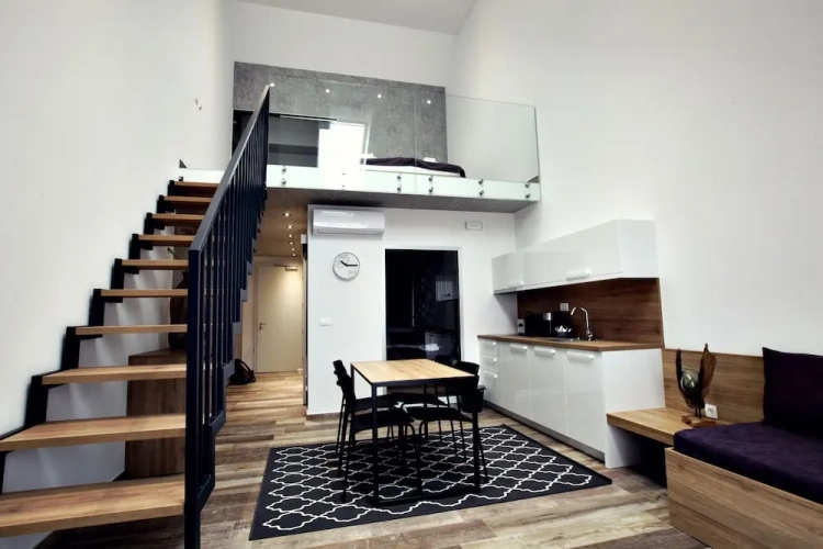 2 Bedrooms Classic Apartment with garden view