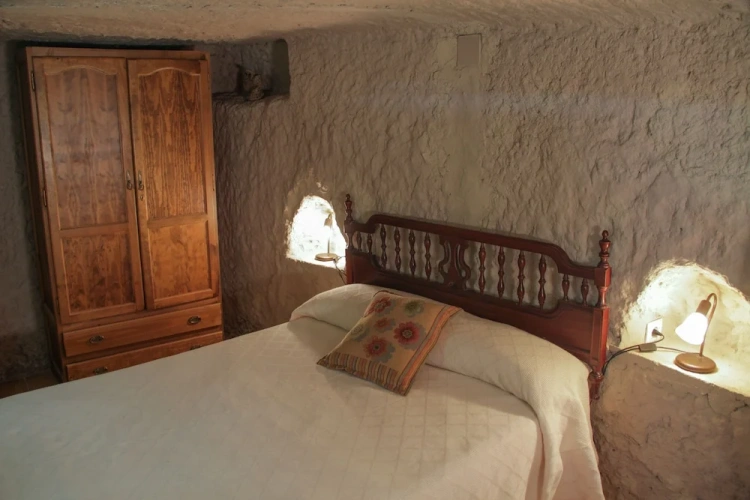 3 Bedrooms Family Cottage with river view