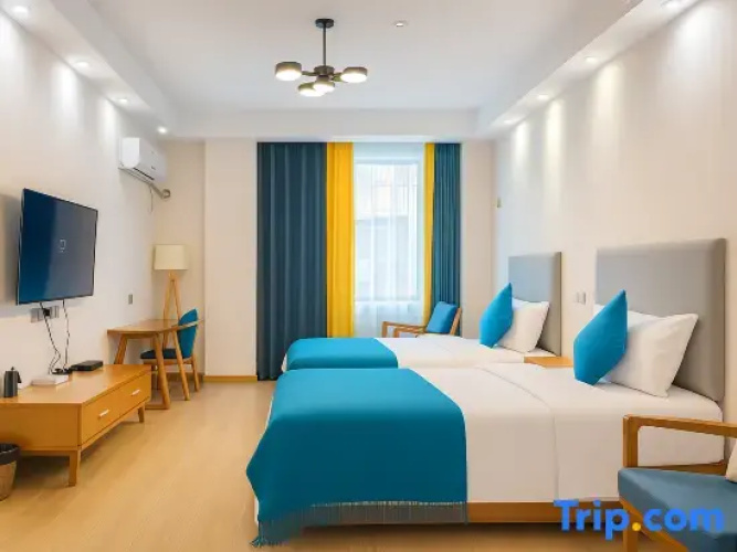 2 Bedrooms Triple Suite with mountain view