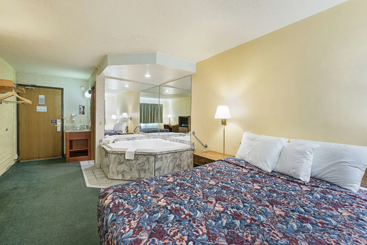 Motel 6-Moline, IL