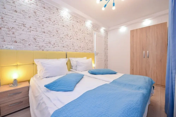2 Bedrooms Apartment with city view