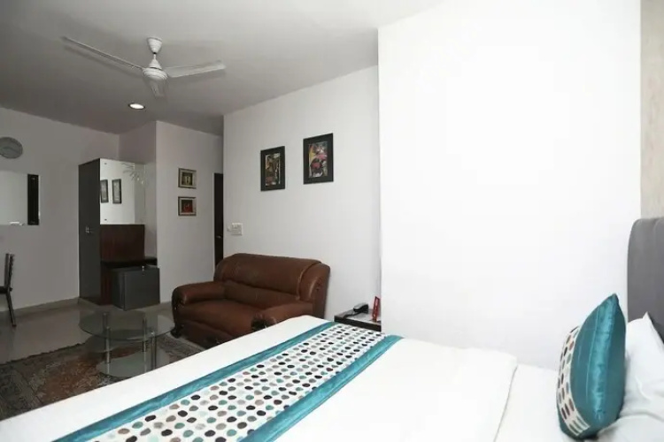 OYO 14777 White Tiger Villa