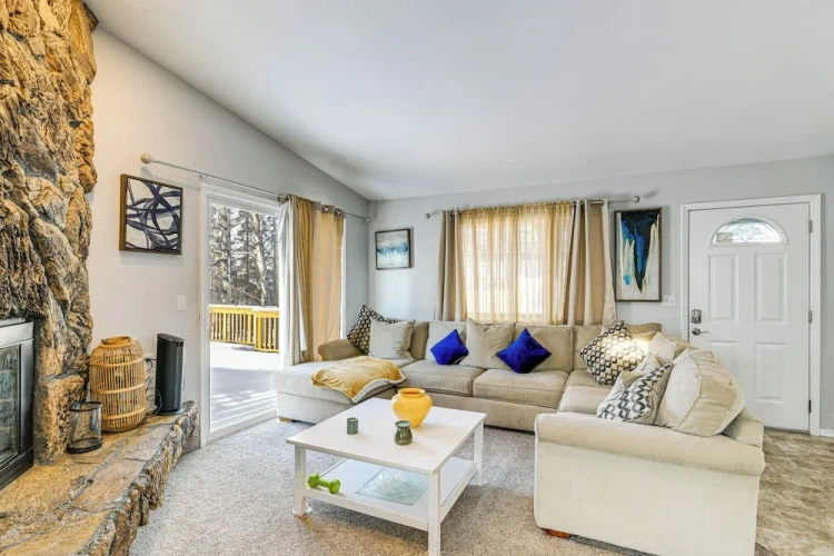 2 Bedrooms Apartment