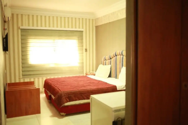 HOTELHOUDA