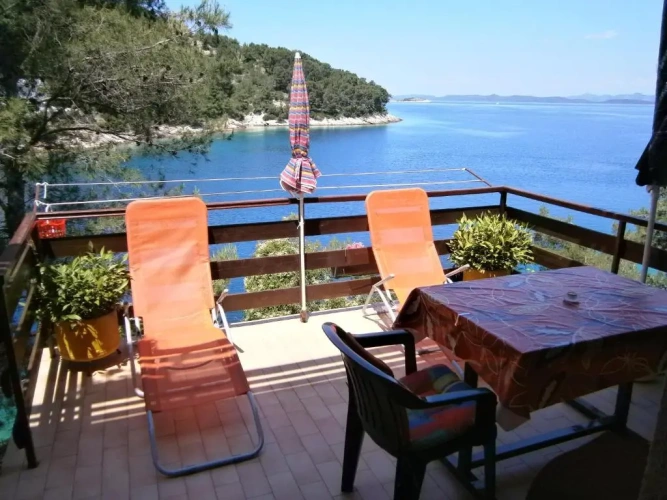 Apartment with sea view