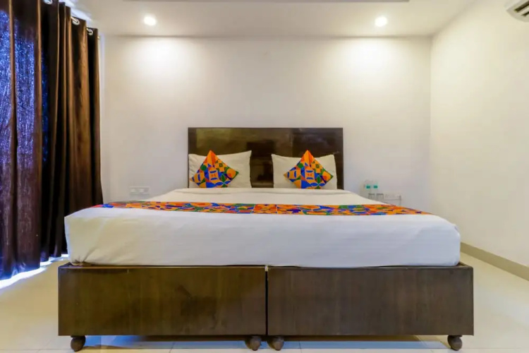 Tipsyy Inn Suites 007