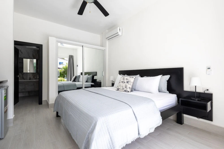 Beachfront 7BR Villa with Pool & Maid