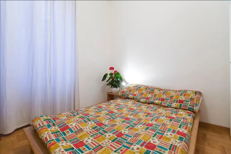 Bright and quiet Halldis apartment with small balcony