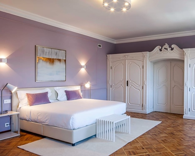 Executive Suite with city view