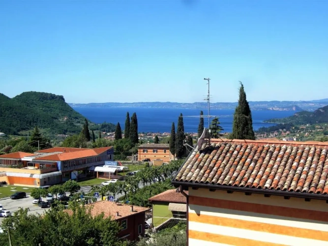 Apartment with lake view