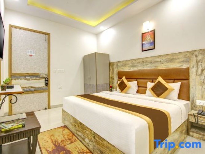 Standard Double room with city view