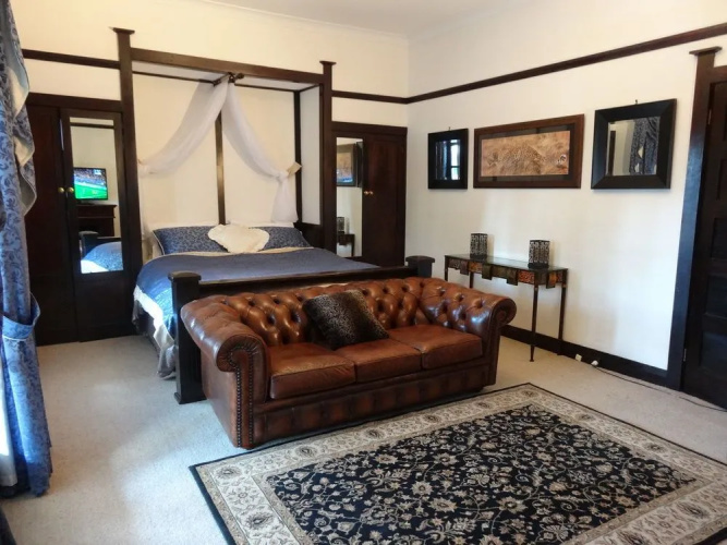 Corner Manor Leura