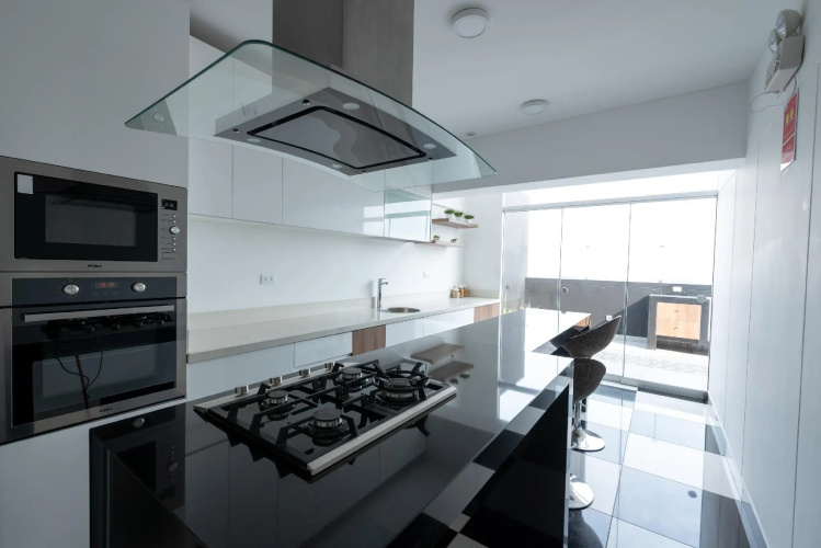 Simply Comfort. Panoramic Ocean Views with Rooftop Pool