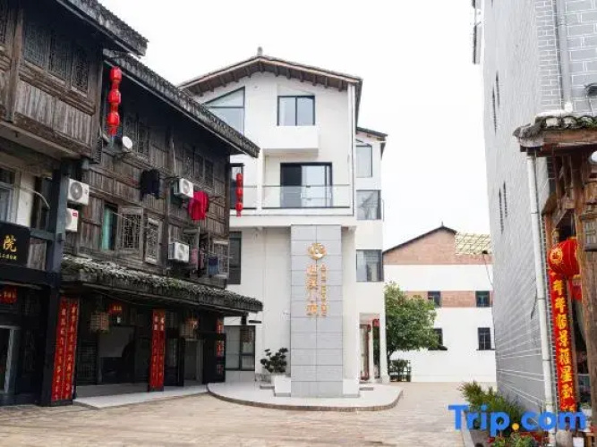 Qixi Small Manor