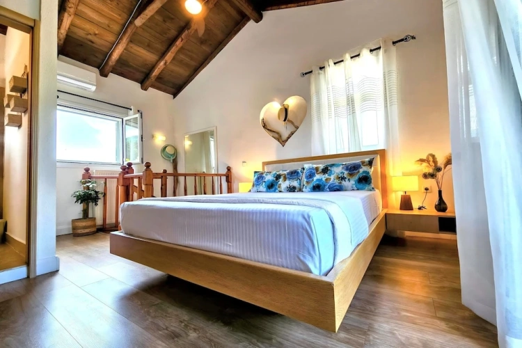 4 Bedrooms Family Villa