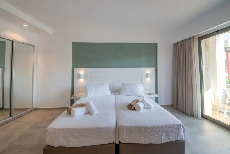 Deluxe Twin room with balcony