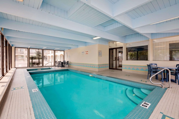 Ramada Limited Calgary Northwest photo 14
