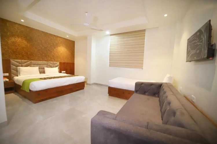 Standard Club room