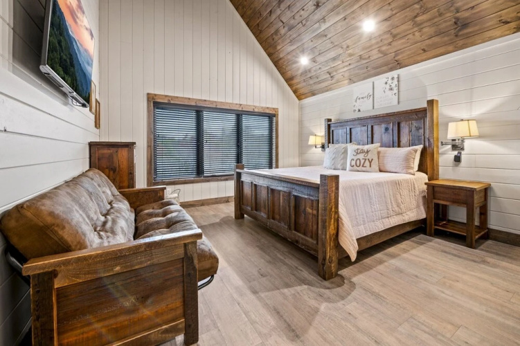 Splash Villa 6 Bedroom Home by Redawning