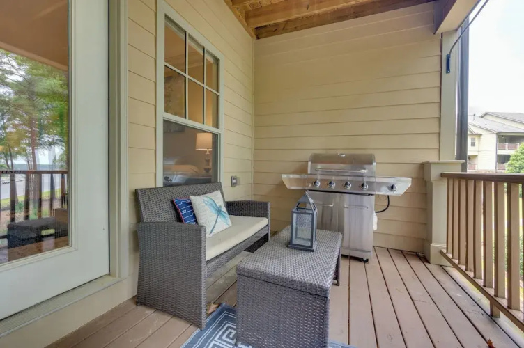 Lake Oconee Abode w/ Patio, Grill & Fire Pit Table