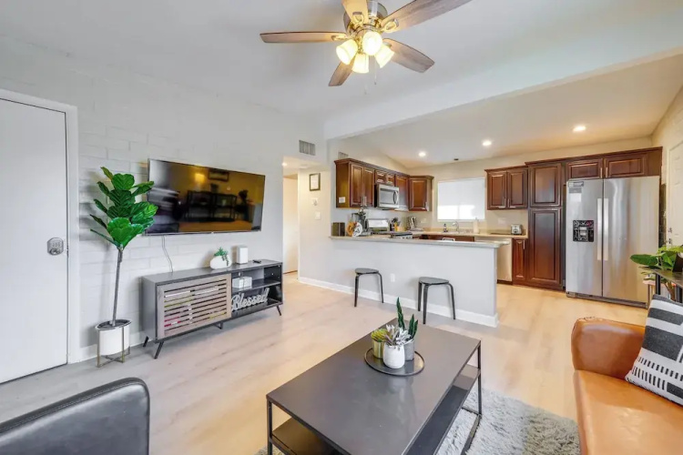 ~ 4 Mi to Old Town Scottsdale: Tempe Duplex