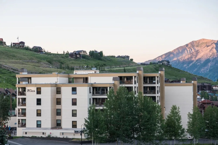 Recently Remodeled 2 Br Condo Condo