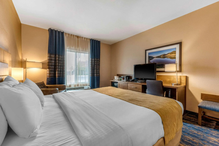 Comfort Inn & Suites