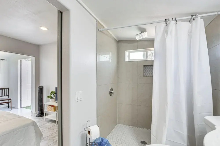 3 Mi to Coachella: Quaint Studio w/ Shared Yard!