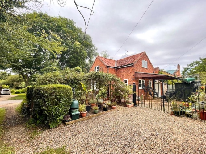 2 Bedrooms Cottage