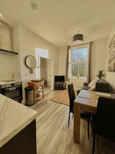 5 Breaside Hideaway